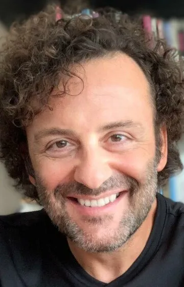 Фотография актёра Эрдиль Яшароглу