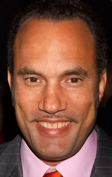 Фотография актёра Роджер Гуэнвёр Смит