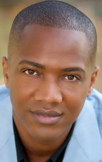 Фотография актёра Дж. Аугуст Ричардс