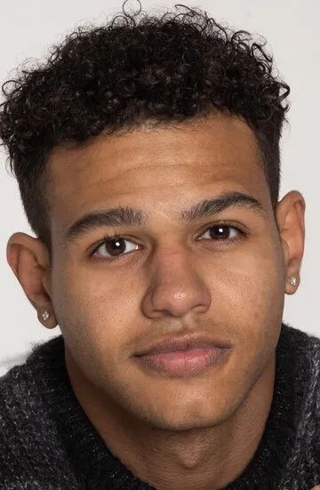 Фотография актёра Тайлер Лофтон