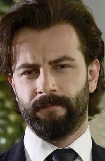 Фотография актёра Гокберк Демирджи