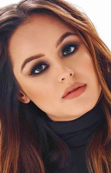 Фотография актёра Хейли Оррантия