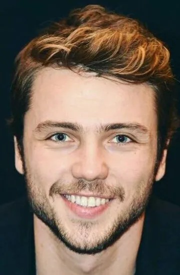 Фотография актёра Толга Сарыташ