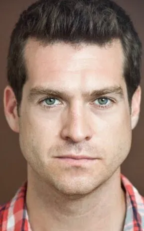 Фотография актёра Захари Беннетт