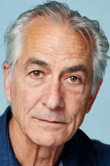 Фотография актёра Дэвид Стрэтэйрн