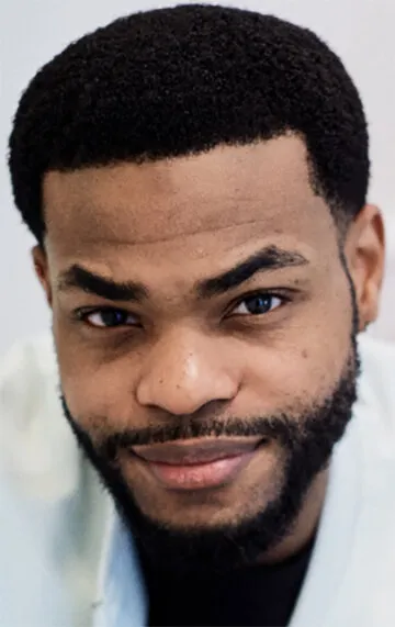 Фотография актёра Эндрю Бэчелор