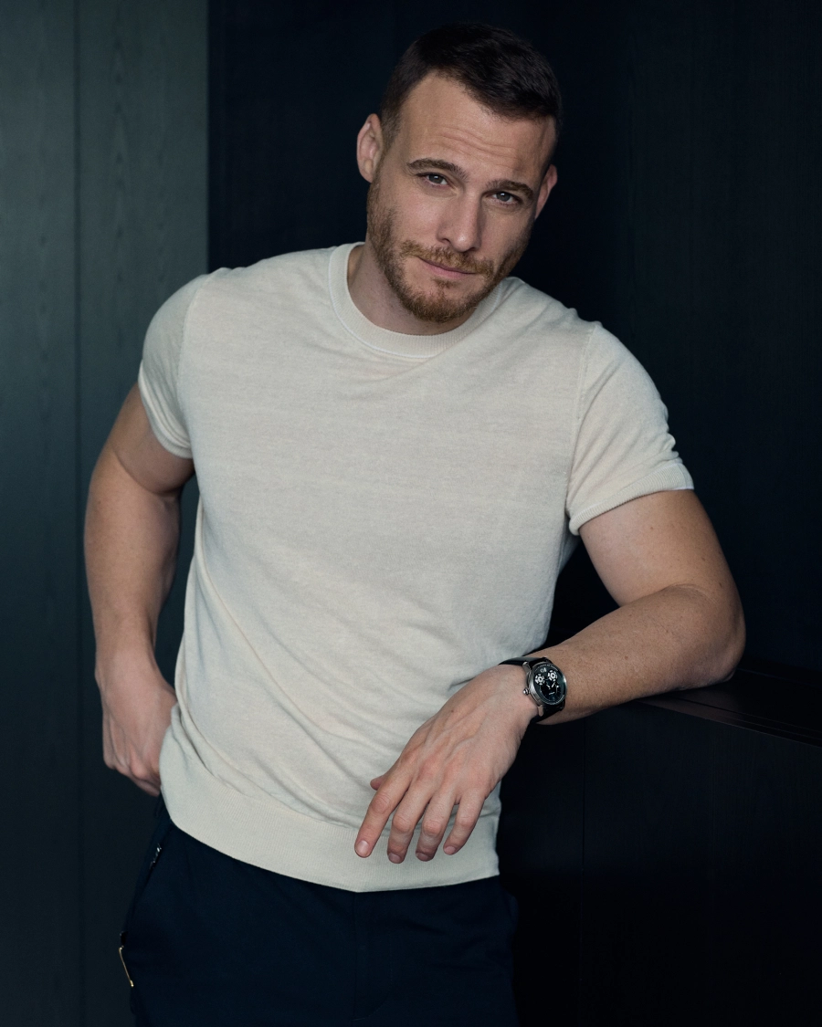 Турецкий сериал «Сердцебиение» доступен для просмотра. Звезда «Постучись в мою дверь» Керем Бюрсин сыграл в нем главную роль